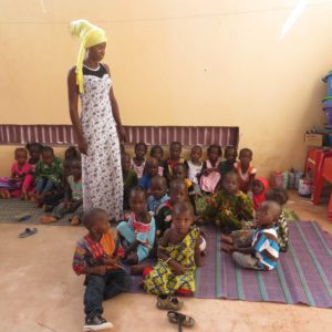 Ancrage au Sénégal  Sur les pas de notre confrère Jean-François Meekel découvrez ses cartes postales depuis le Sénégal et plus précisément Manacouda où il a rencontré les élèves de la classe maternelle (photo)  Partagez ses découvertes et émotions sur le blog « ancrage actualité ». Un reportage détaillé décliné  en une vingtaine de cartes postales.