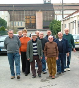 Les Anciens de l'usine  A la faveur d' ateliers d'écriture Ancrage a établi des ponts entre les collégiens du Fumélois et l'association des Anciens et Anciennes de l'Usine de Fumel. Ces derniers ont pu évoquer leur dur travail devant les potaches qui ont saisi l'occasion pour rédiger des articles et découvrir de nombreux métiers dont ils ignoraient l' existence jusque là. Les Anciens ont participé avec enthousiasme à ces rencontres.